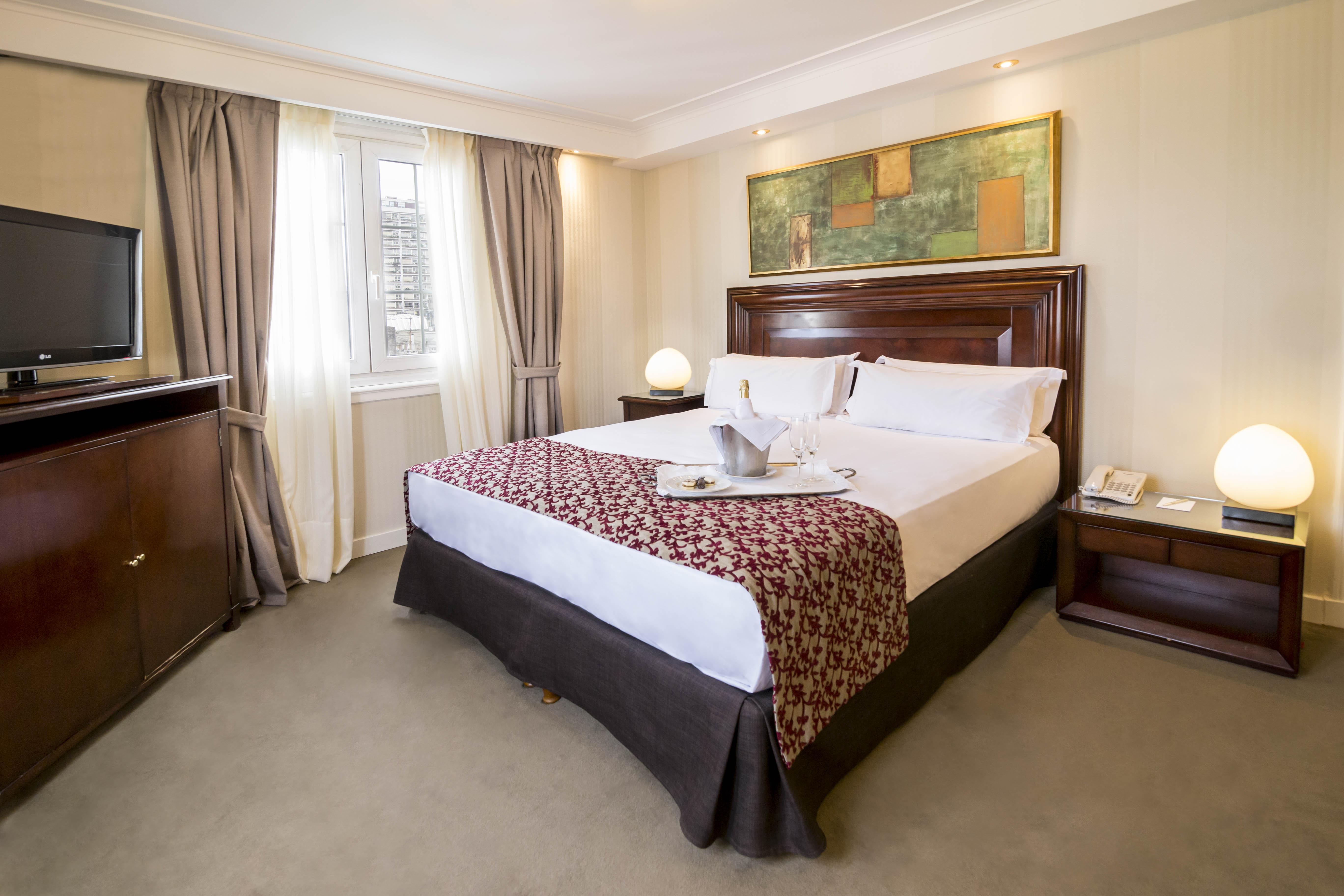 Claridge Hotel Buenos Aires Exterior photo A bedroom at the hotel