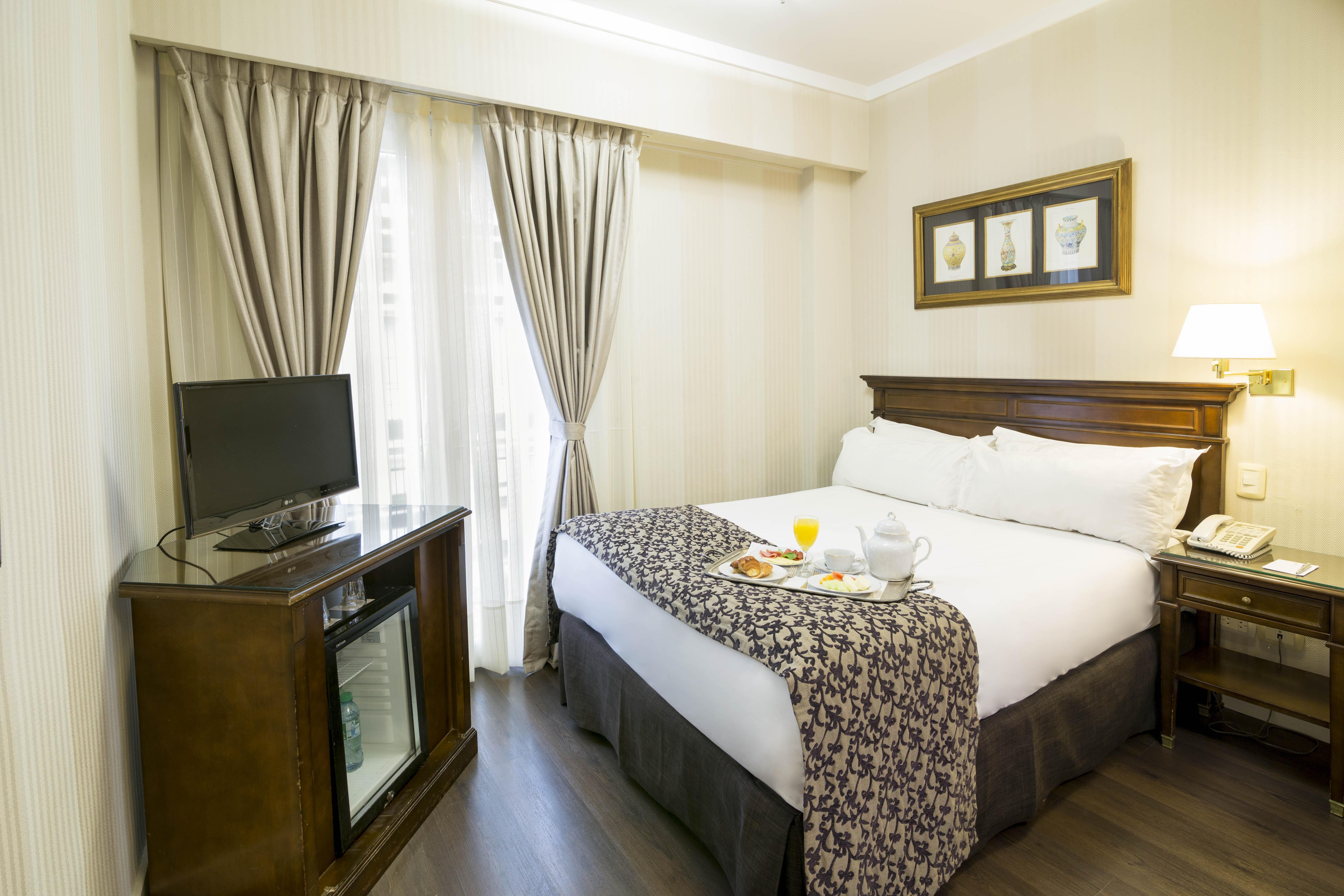 Claridge Hotel Buenos Aires Exterior photo A room at the hotel