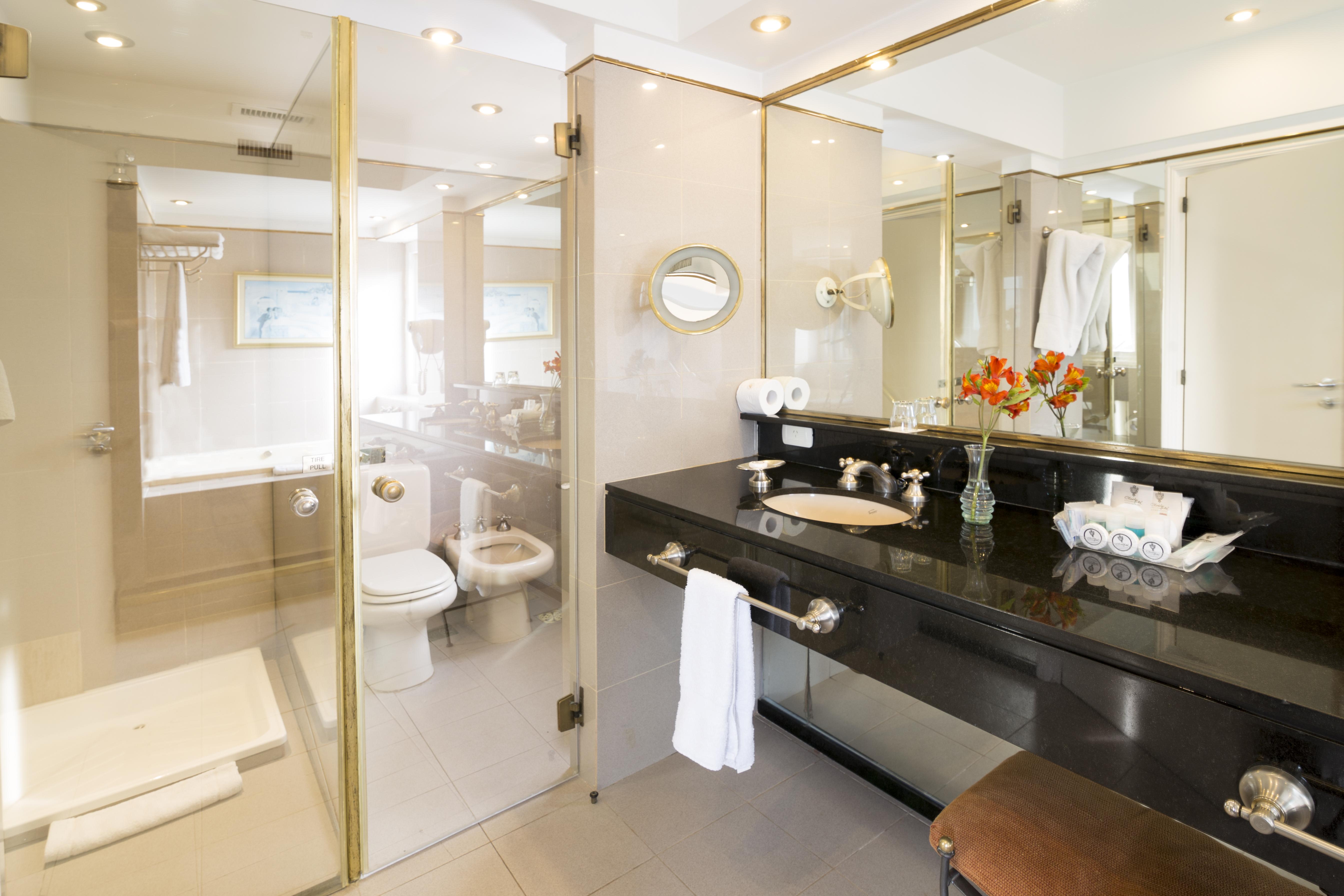 Claridge Hotel Buenos Aires Exterior photo Bathroom