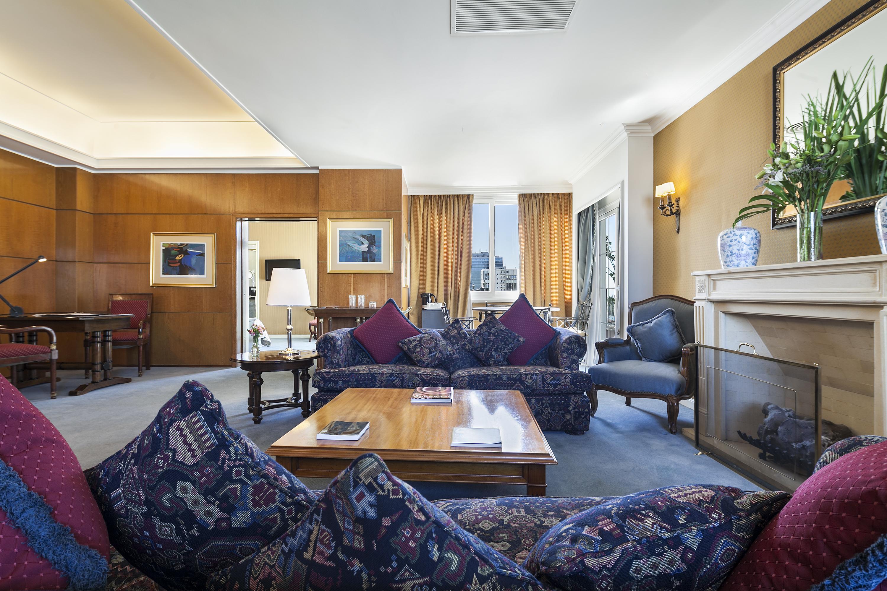 Claridge Hotel Buenos Aires Exterior photo The living room of a suite at the hotel