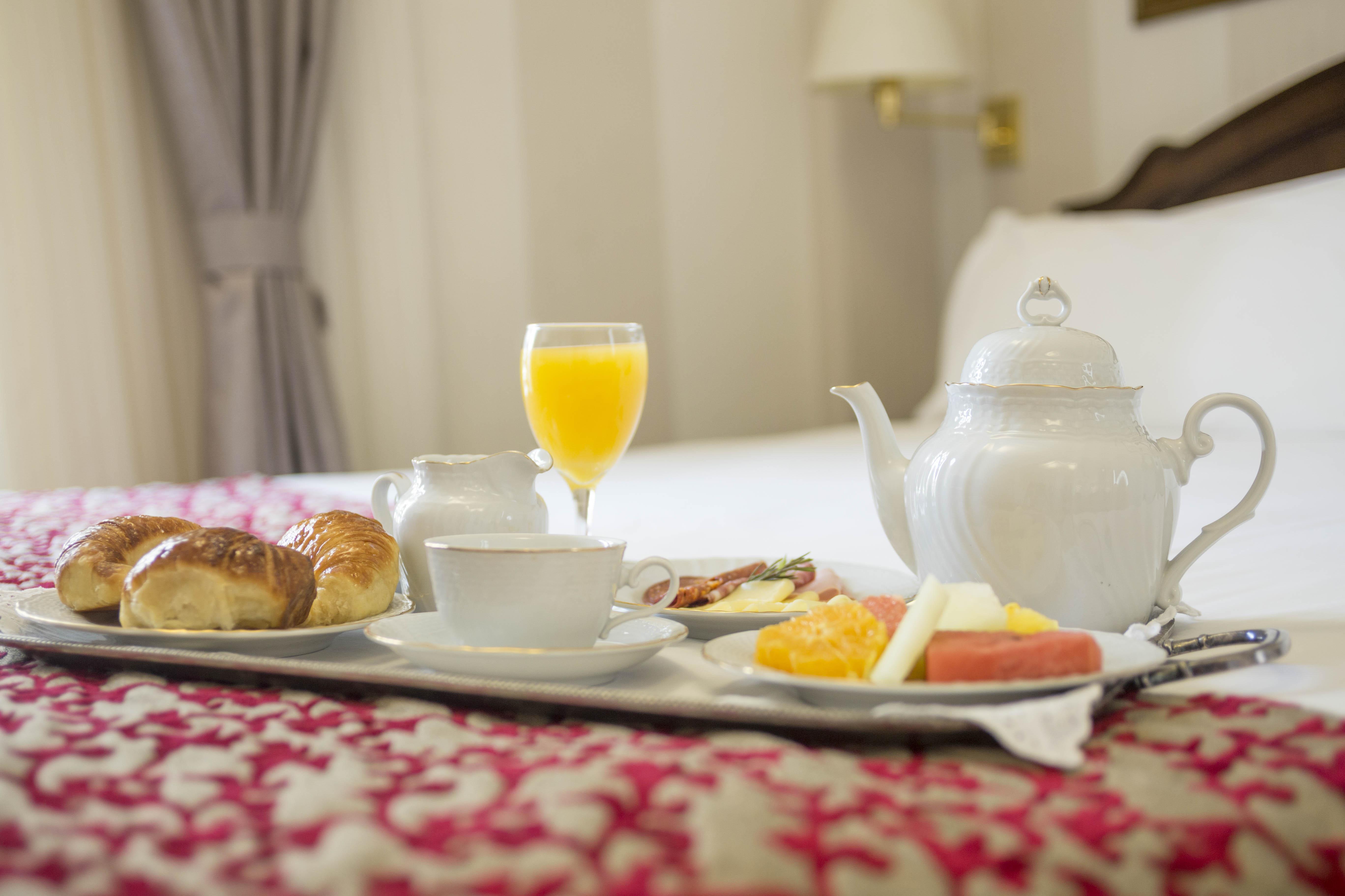 Claridge Hotel Buenos Aires Exterior photo Room service