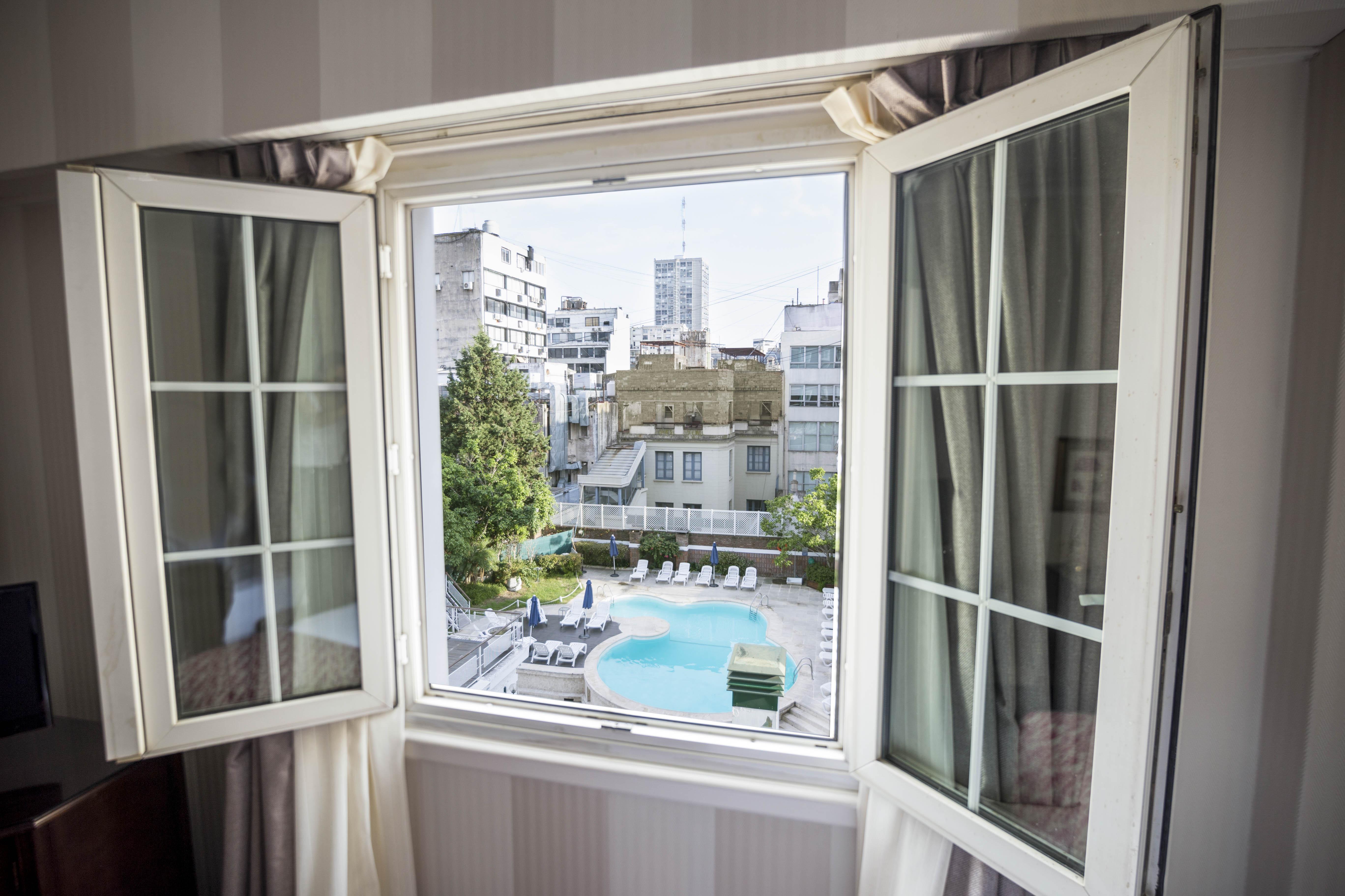 Claridge Hotel Buenos Aires Exterior photo A window