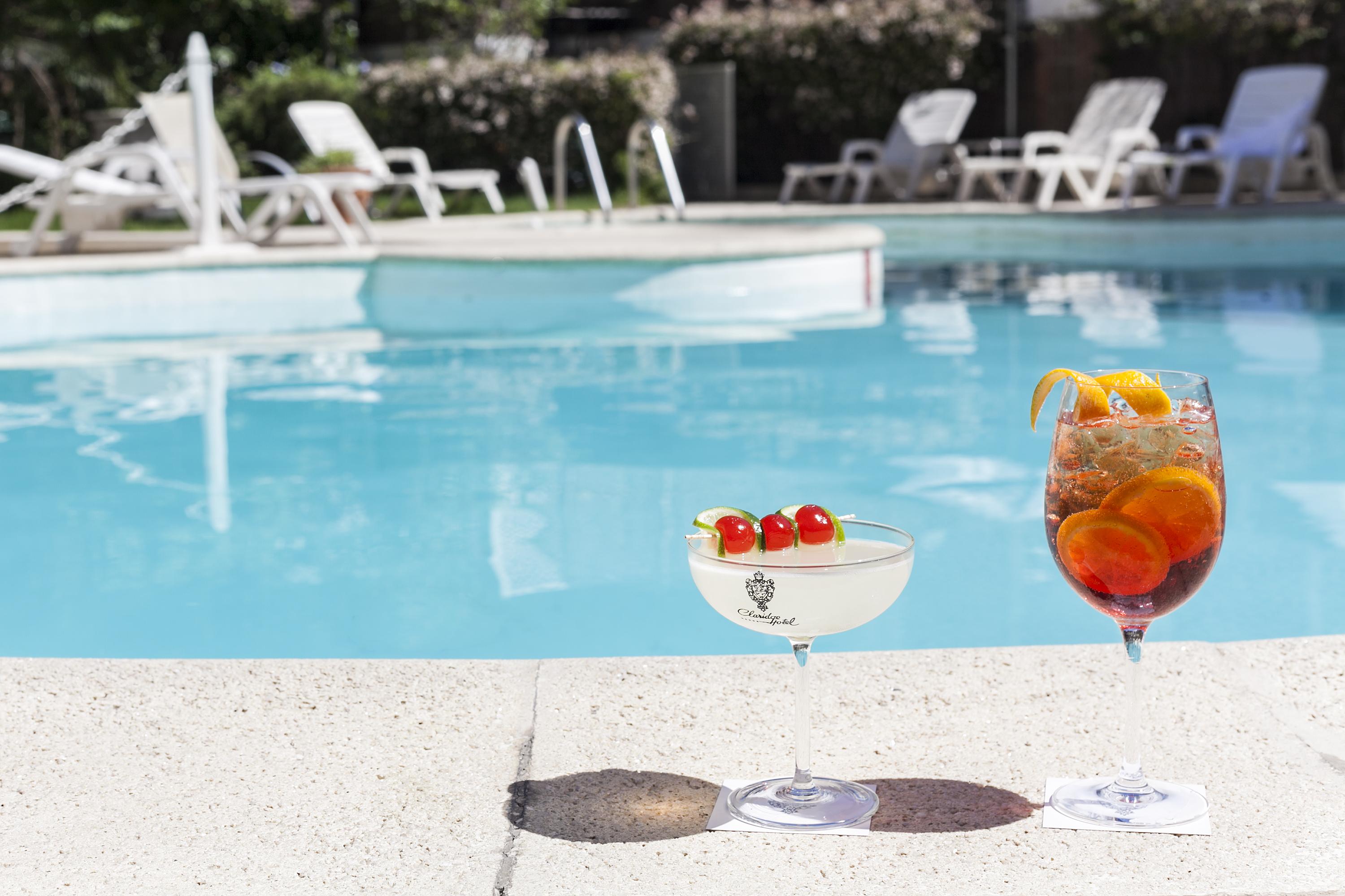 Claridge Hotel Buenos Aires Exterior photo A poolside cocktail