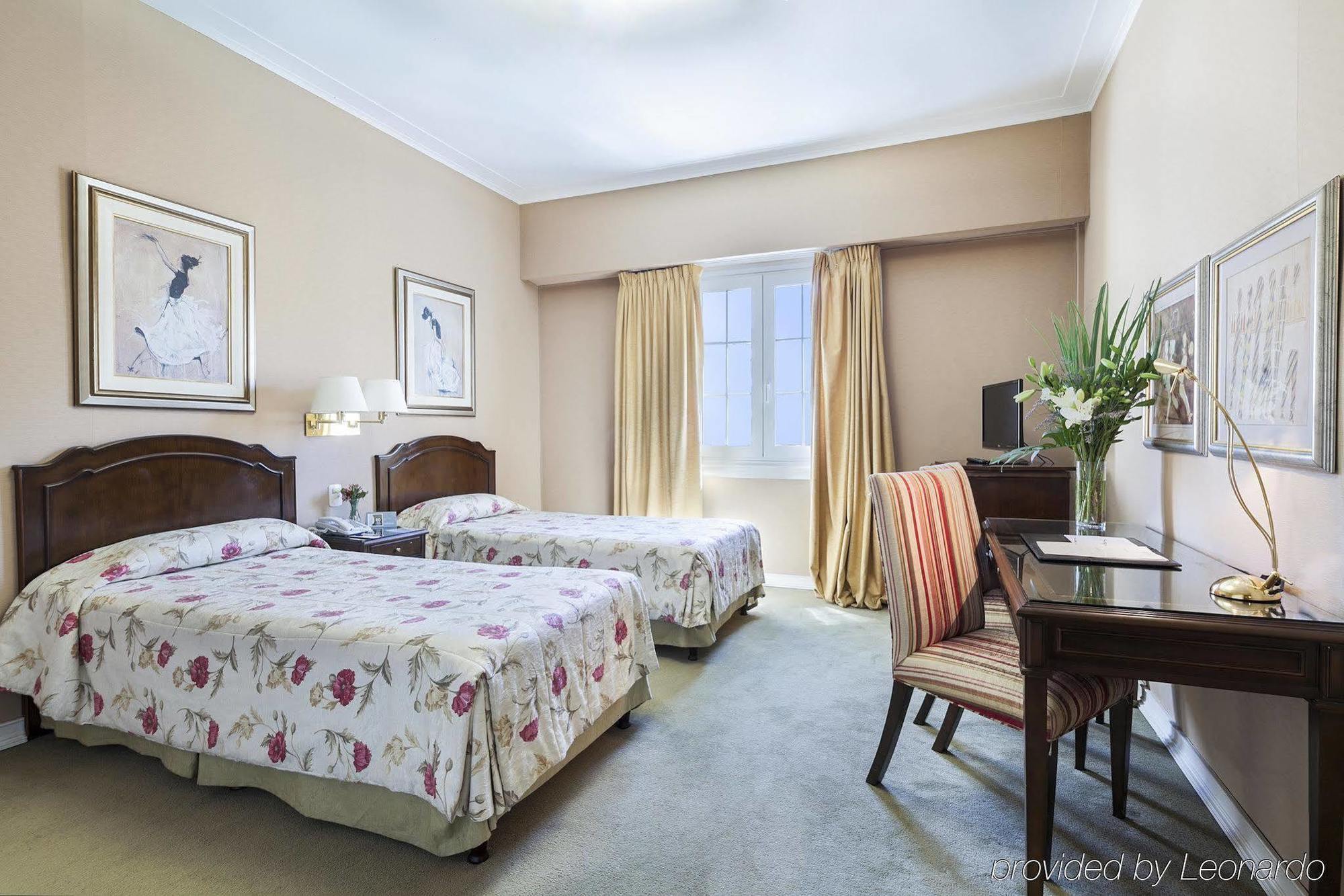 Claridge Hotel Buenos Aires Exterior photo A room at the hotel